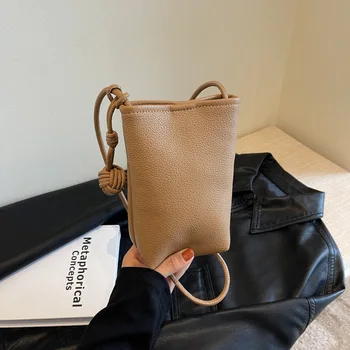 В этом году популярна новая сумка через плечо в стиле ретро с простой текстурой для мобильного телефона