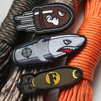 Нашивка с вышивкой Angry Bullet Flying Shark Тактический прицельный боевой выстрел для одежды Аппликации с эмблемами одежды Военные значки
